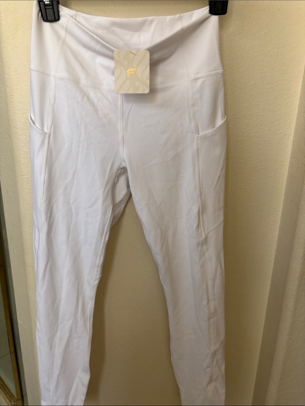Fabletics Pure Luxe 7/8 Leggings NWT Size Small White